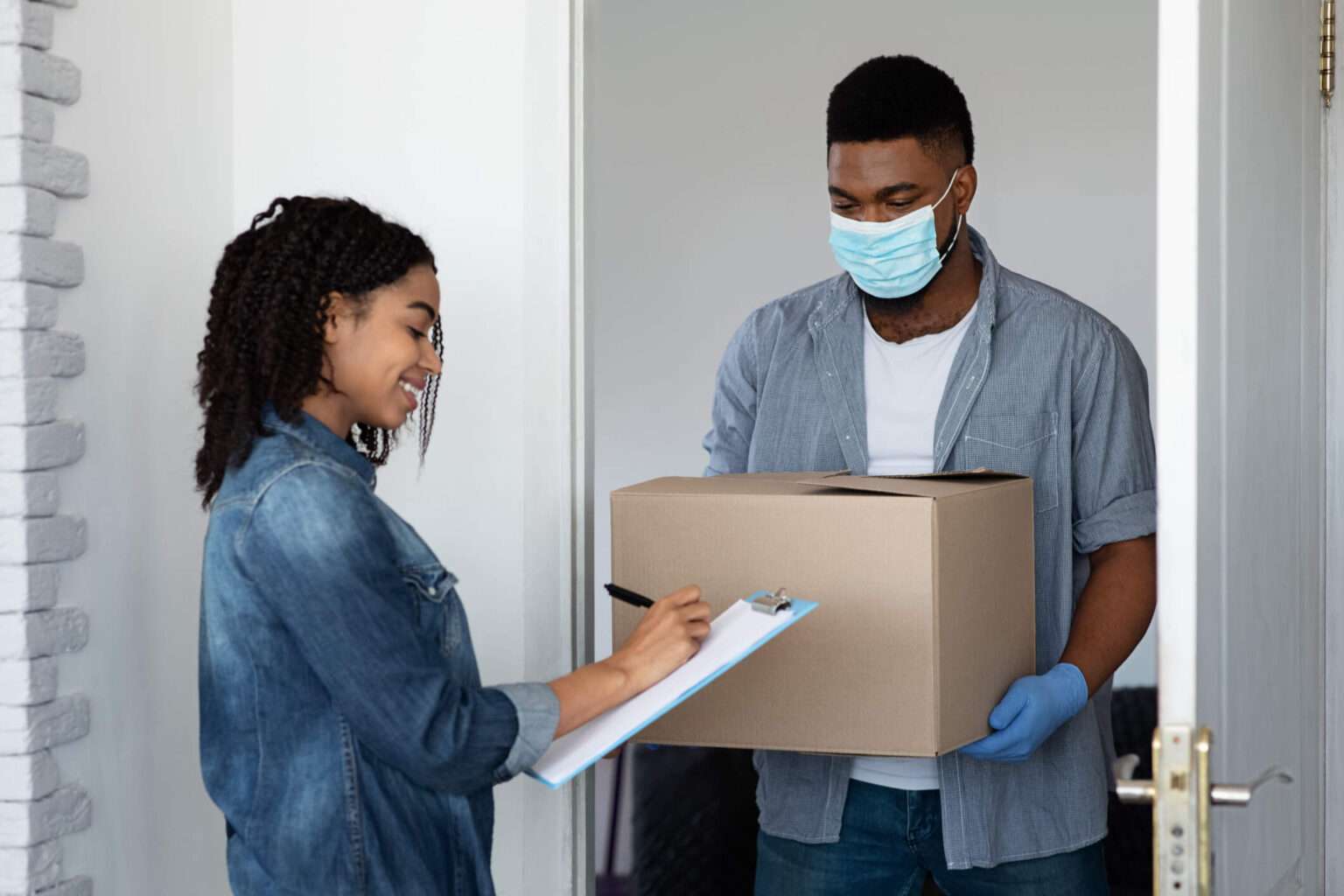 How to Start a Medical Courier Business: 9 Effective Steps